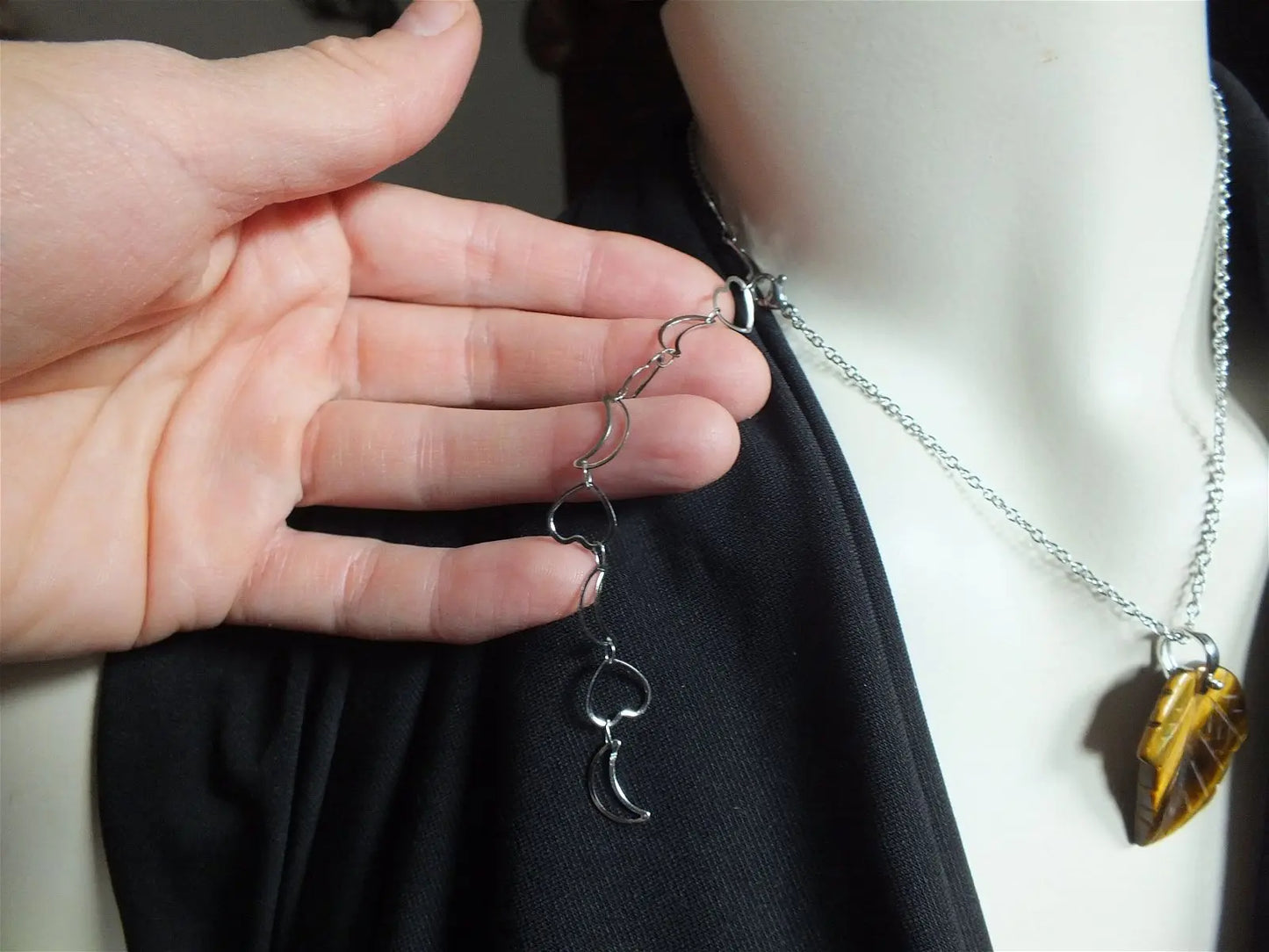Collier feuille oeil de tigre AU CHOIX - Aurore Lune