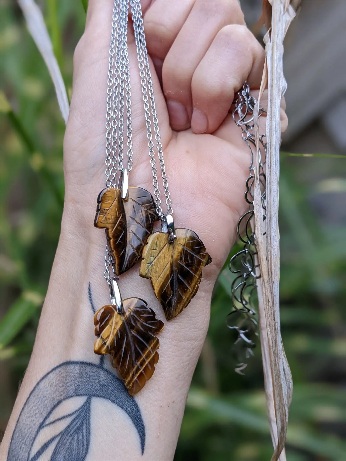 Collier feuille oeil de tigre AU CHOIX - Aurore Lune