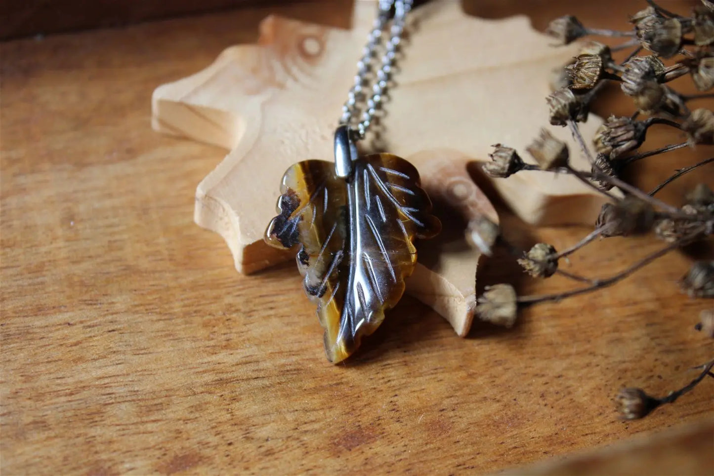 Collier feuille oeil de tigre AU CHOIX - Aurore Lune