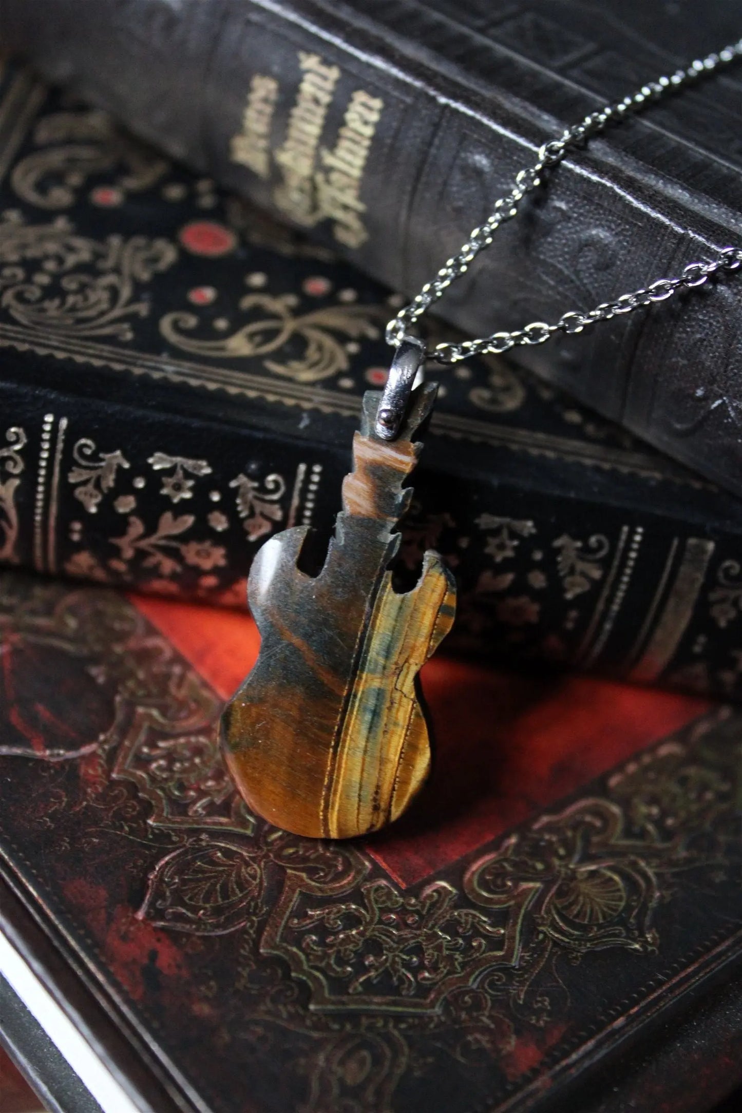 Collier guitare en œil de tigre - Aurore Lune