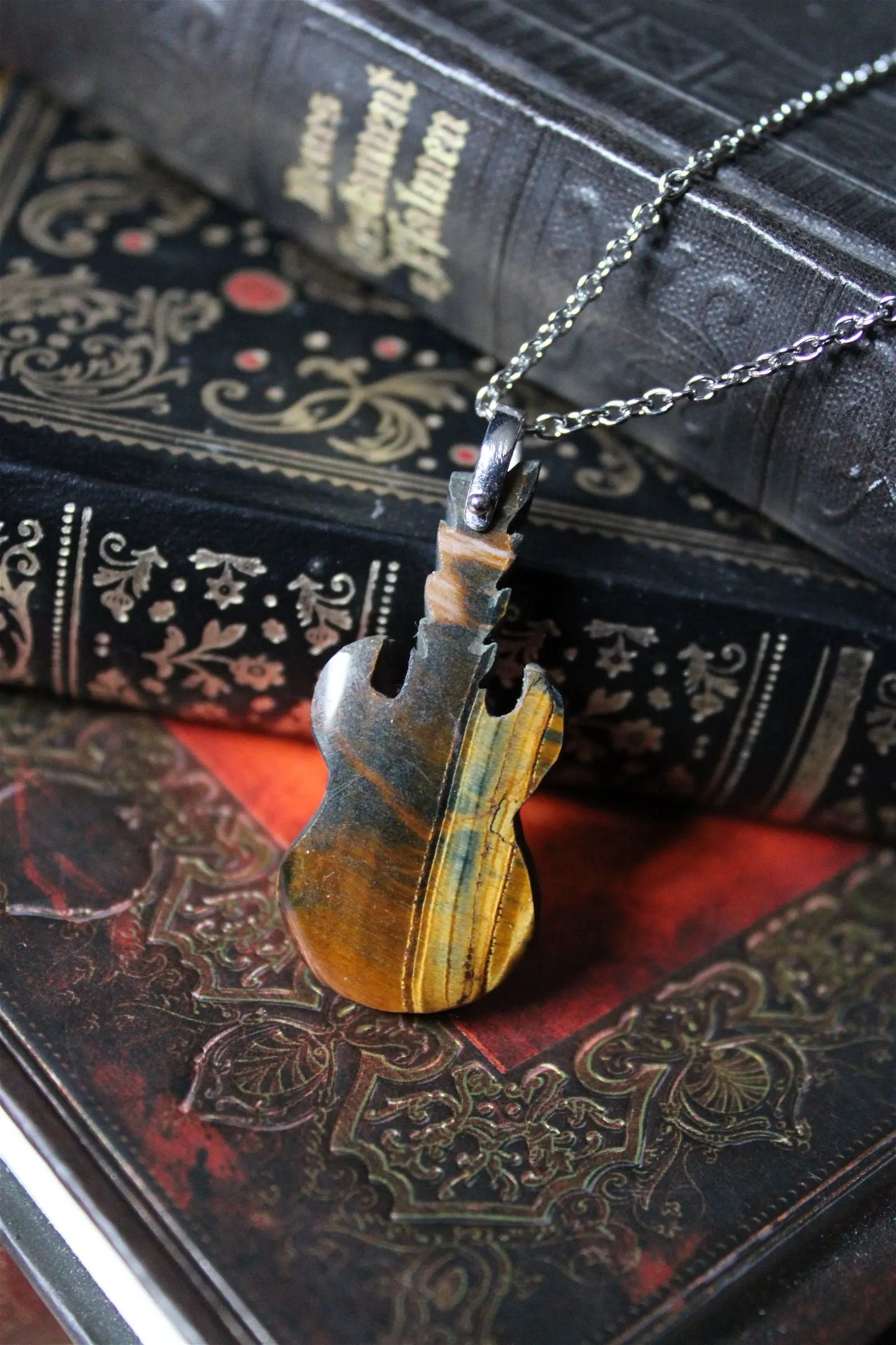 Collier guitare en œil de tigre - Aurore Lune