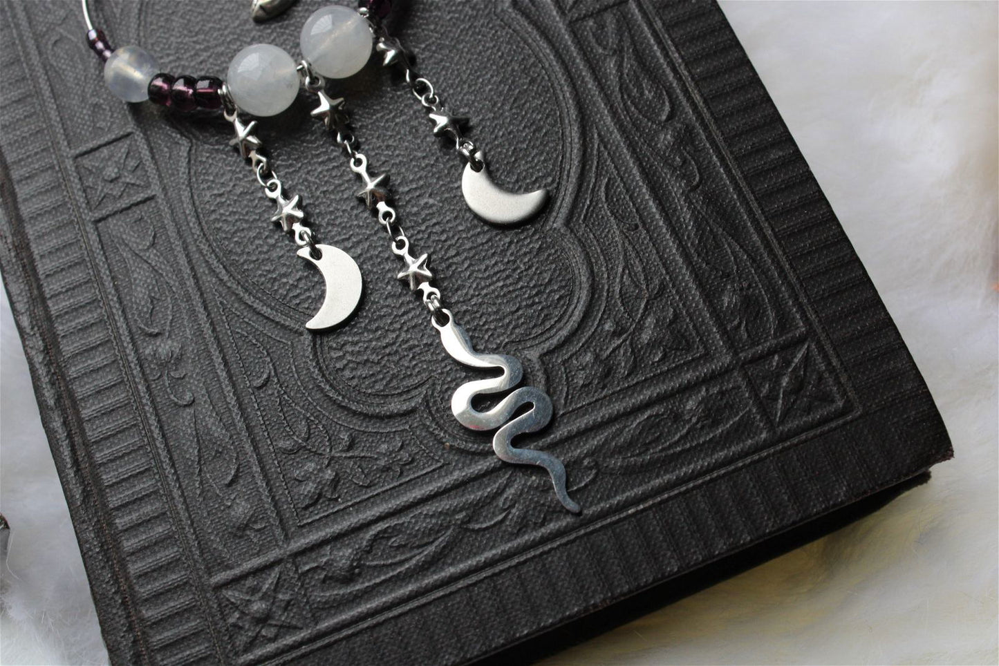 Collier mystique labradorite blanche et serpents - Aurore Lune