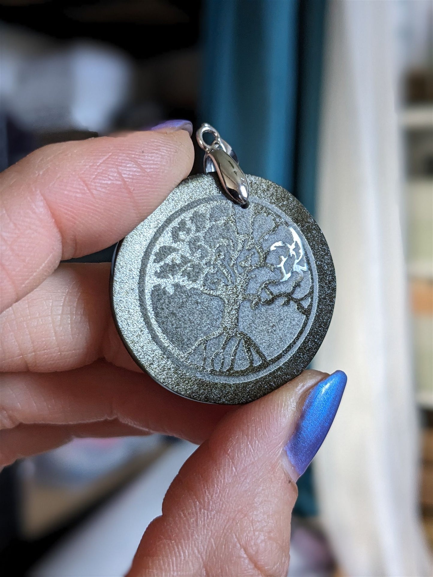 Collier obsidienne dorée avec arbre - Aurore Lune