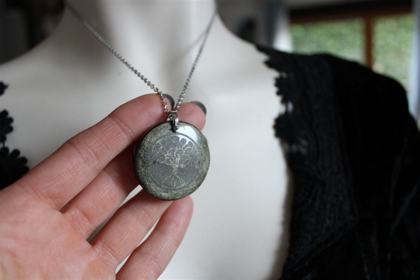 Collier obsidienne dorée avec arbre - Aurore Lune