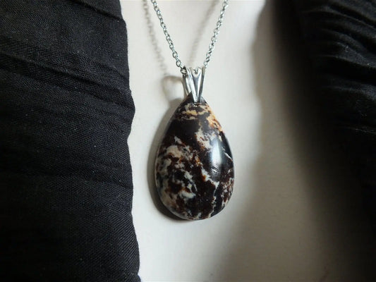 Collier opale noire de Madagascar E - Aurore Lune