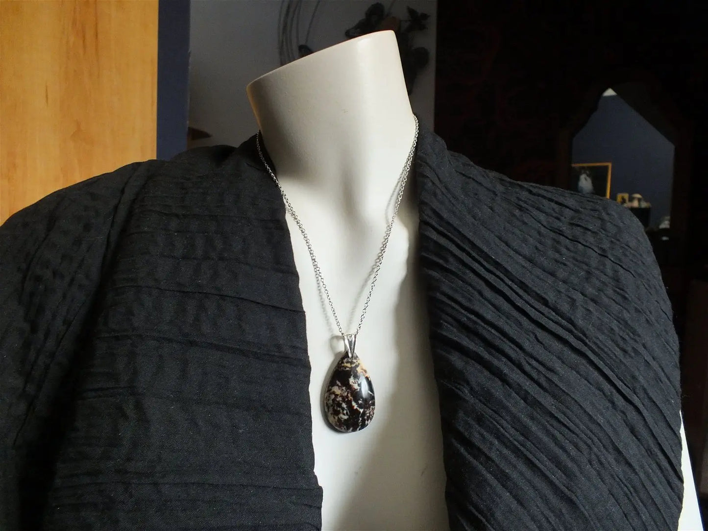 Collier opale noire de Madagascar E - Aurore Lune