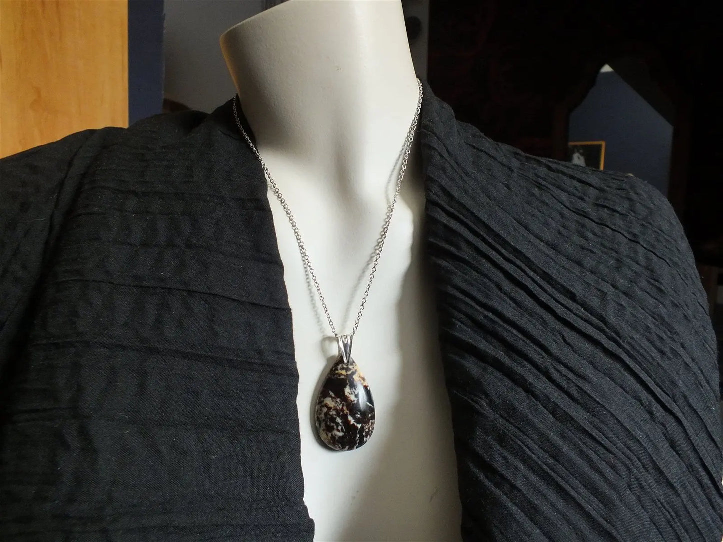 Collier opale noire de Madagascar E - Aurore Lune