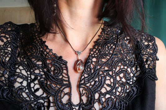 Collier pierre de soleil "c'est Ainsi" - Aurore Lune