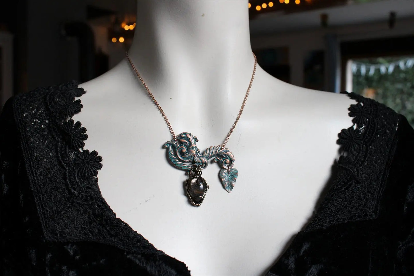 Collier pierre de soleil et Dieu Pan - Aurore Lune