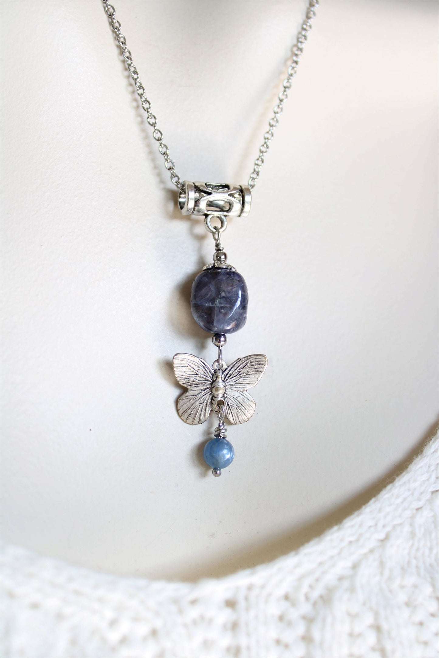Collier poétique avec disthène bleu et cordiérite - Aurore Lune