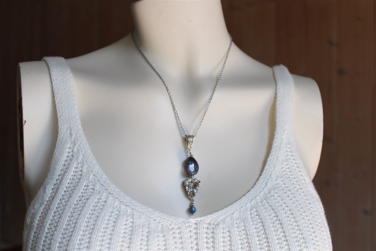 Collier poétique avec disthène bleu et cordiérite - Aurore Lune