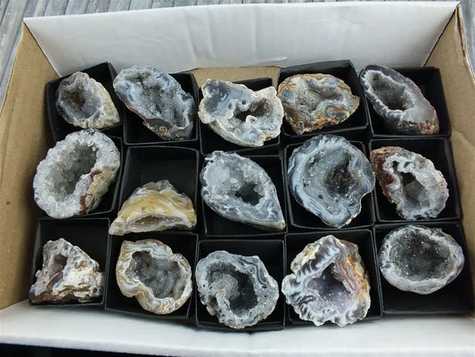 Demie géode d' agate naturelle à l'unité - Aurore Lune