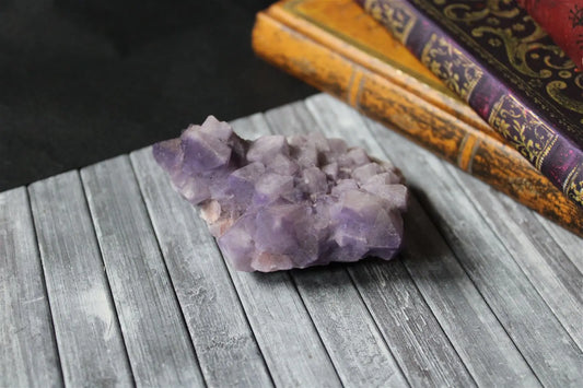 Fluorite violette brute en octoaèdres - Aurore Lune