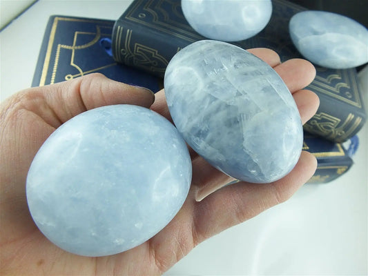 Galet de calcite bleue COLIS - Aurore Lune