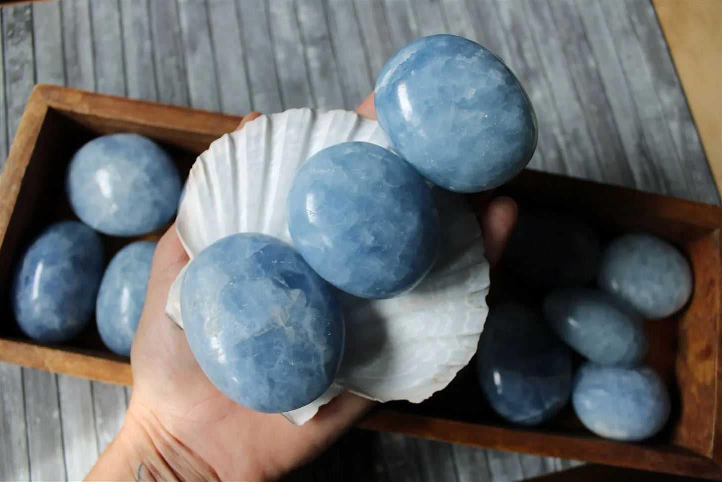 Galet de calcite bleue COLIS - Aurore Lune