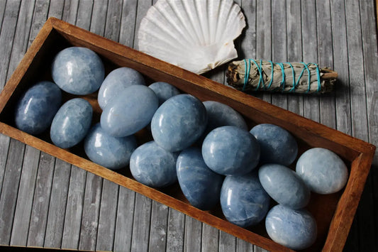 Galet de calcite bleue COLIS - Aurore Lune