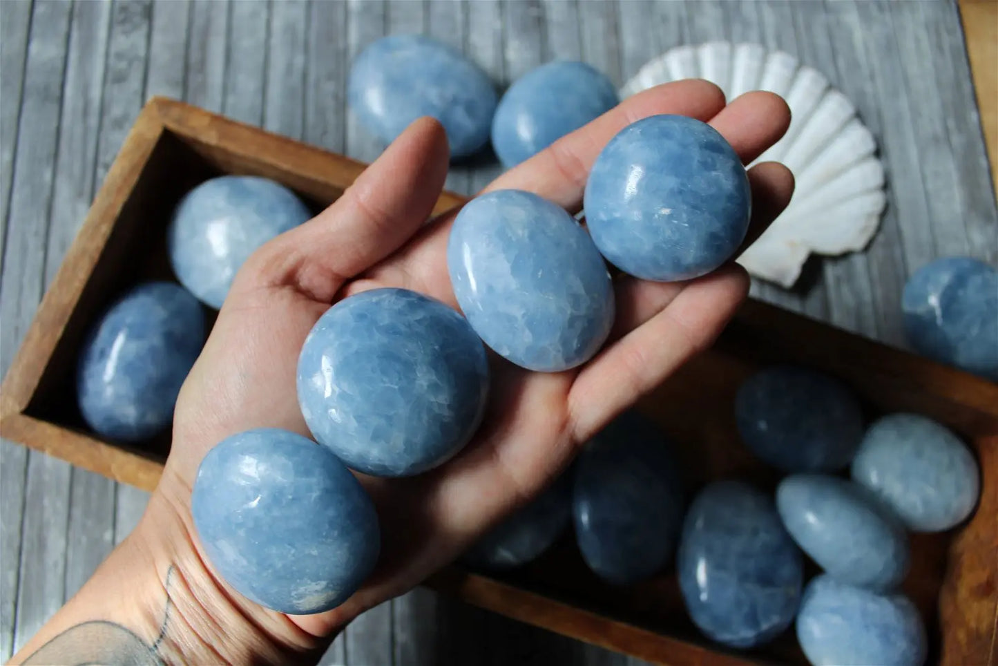 Galet de calcite bleue COLIS - Aurore Lune