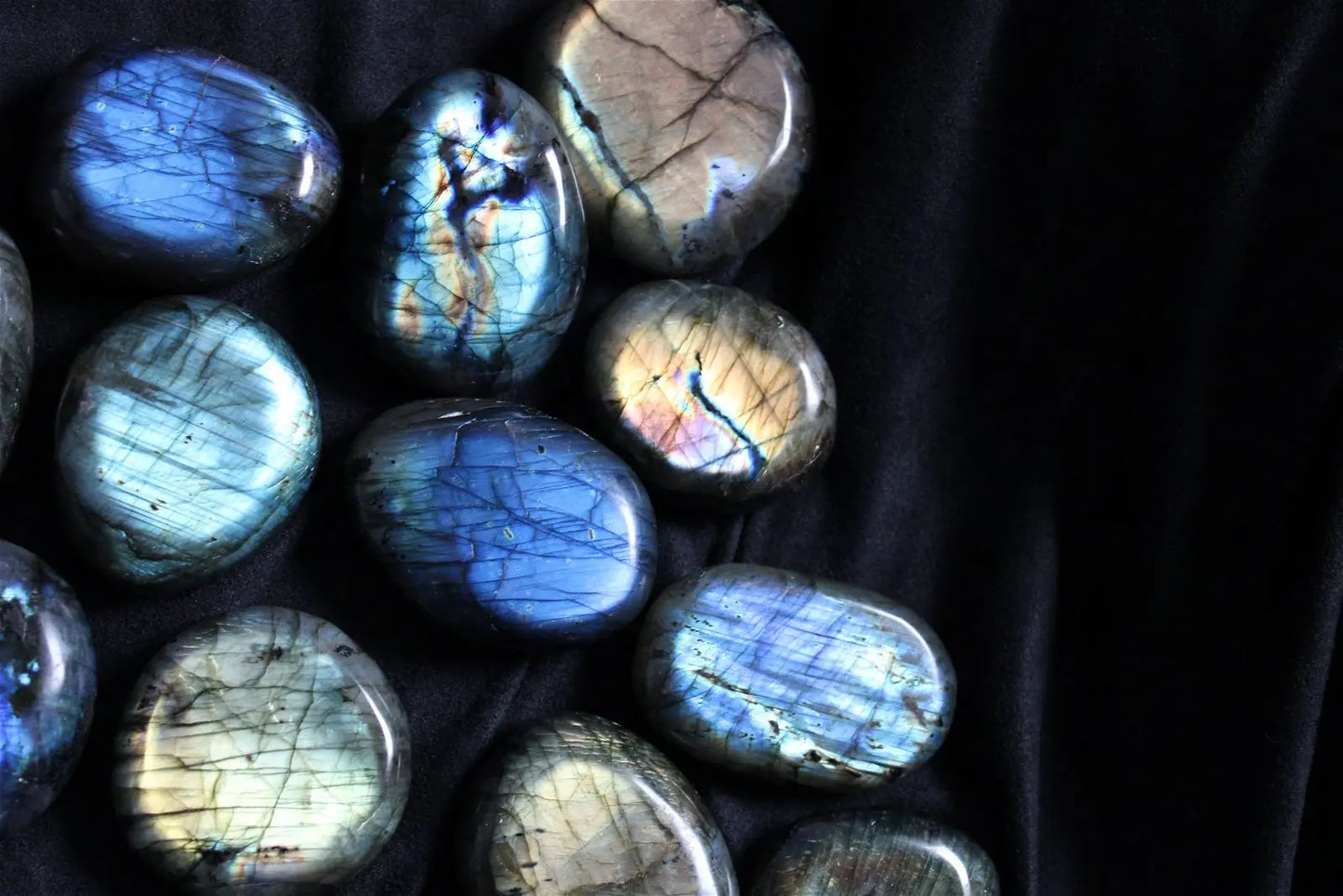 Galet de labradorite 4 à 6 cm environ - Aurore Lune