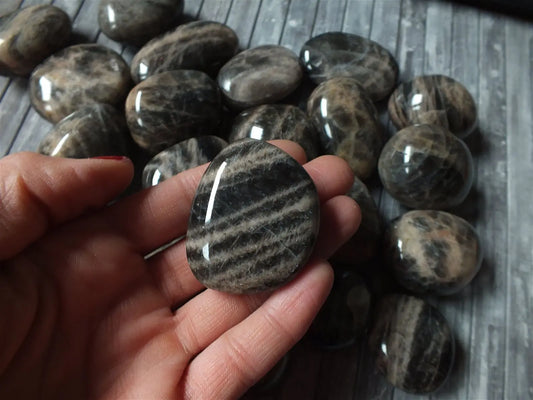 Galet de pierre de lune 3 à 5 cm environ - Aurore Lune