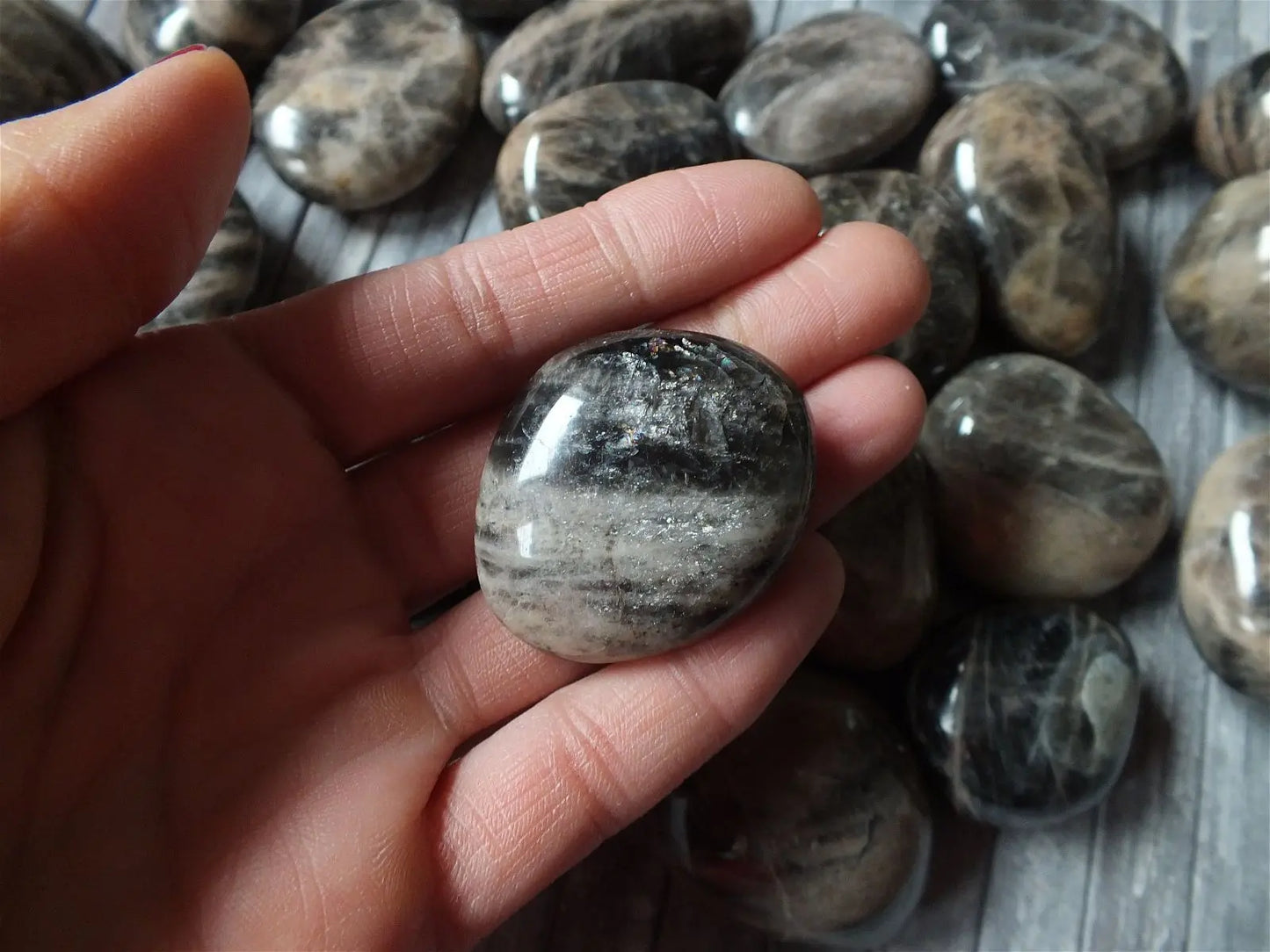 Galet de pierre de lune 3 à 5 cm environ - Aurore Lune
