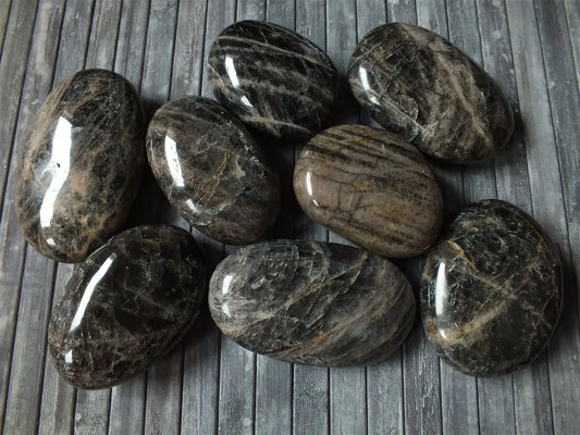 Galet de pierre de lune 7 à 9 cm environ - Aurore Lune
