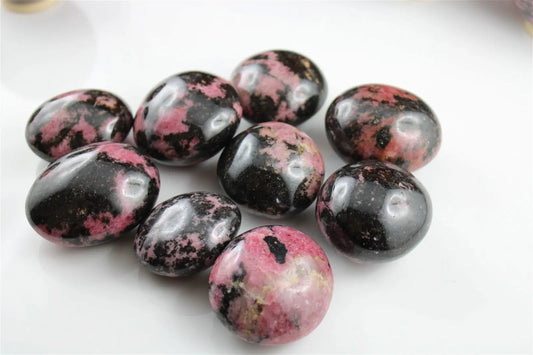 Galet de rhodonite - Aurore Lune