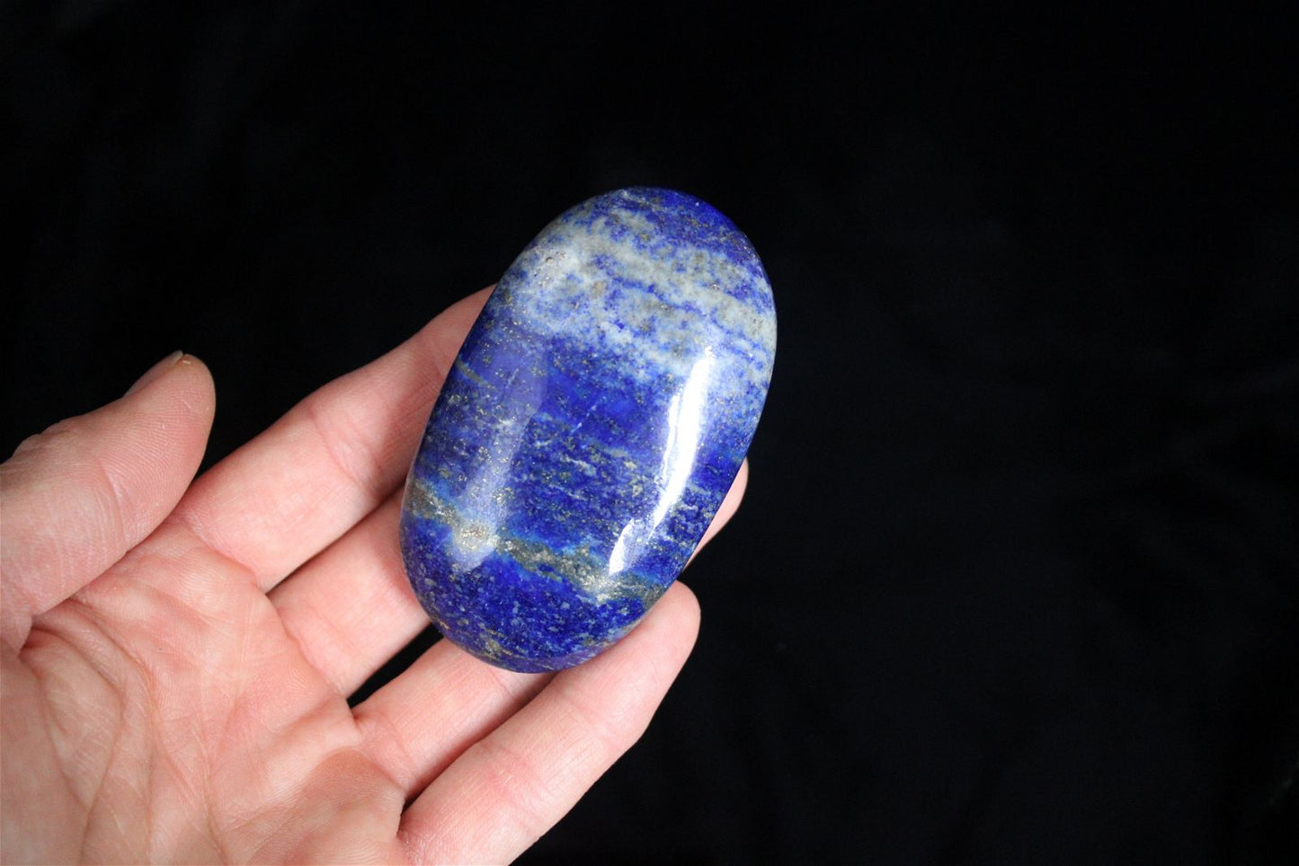 Galet en lapis lazuli photo contractuelle - Aurore Lune