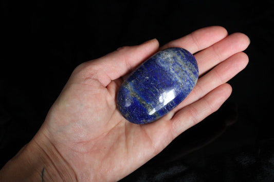 Galet en lapis lazuli photo contractuelle - Aurore Lune