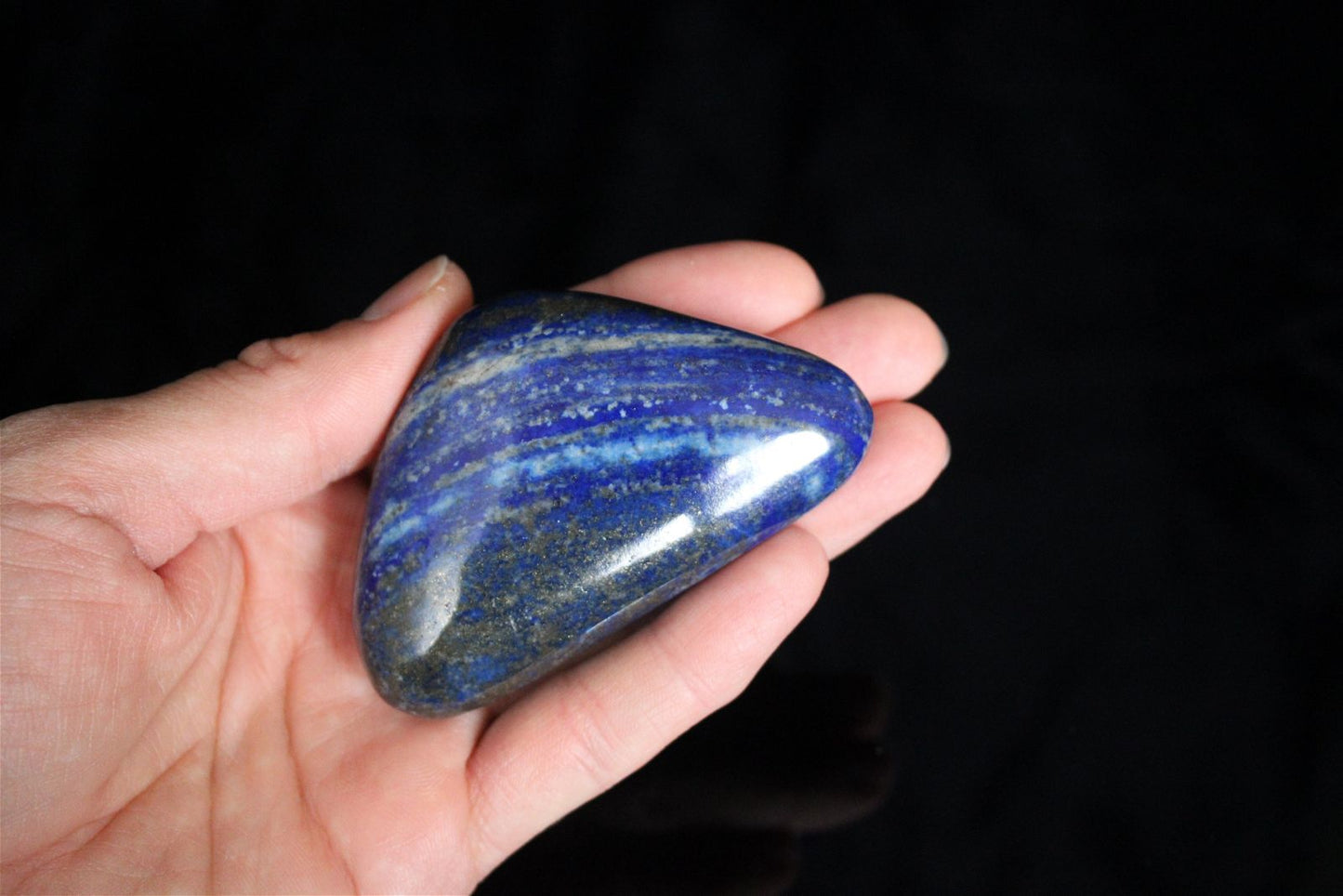Galet en lapis lazuli photo contractuelle - Aurore Lune