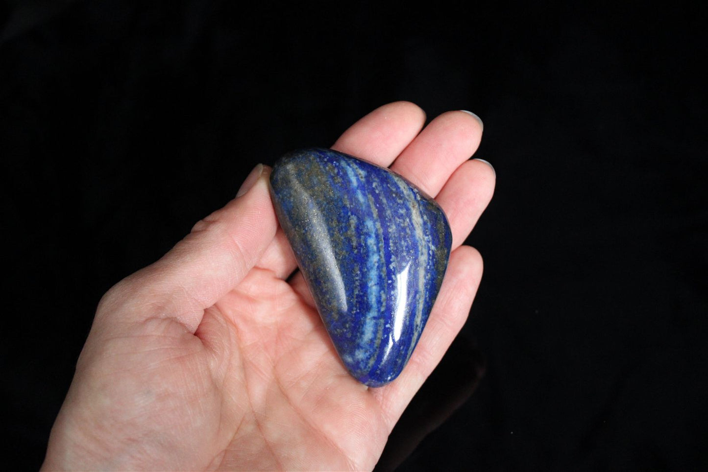 Galet en lapis lazuli photo contractuelle - Aurore Lune