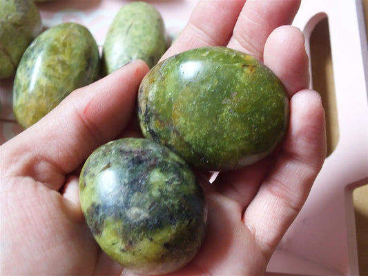 Galet opale verte - Aurore Lune