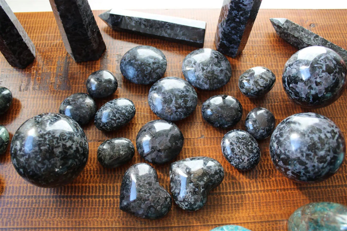 Galet ou coeur gabbro ou lunélite ou merlinite * COLISSIMO - Aurore Lune