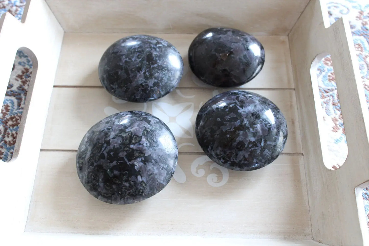 Galet ou coeur gabbro ou lunélite ou merlinite * COLISSIMO - Aurore Lune