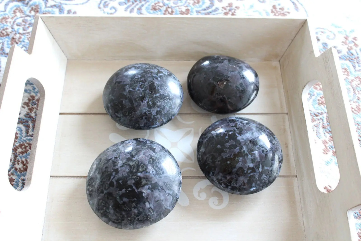 Galet ou coeur gabbro ou lunélite ou merlinite * COLISSIMO - Aurore Lune