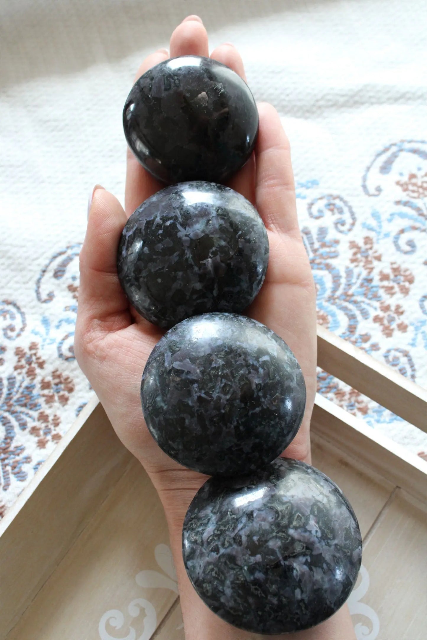 Galet ou coeur gabbro ou lunélite ou merlinite * COLISSIMO - Aurore Lune