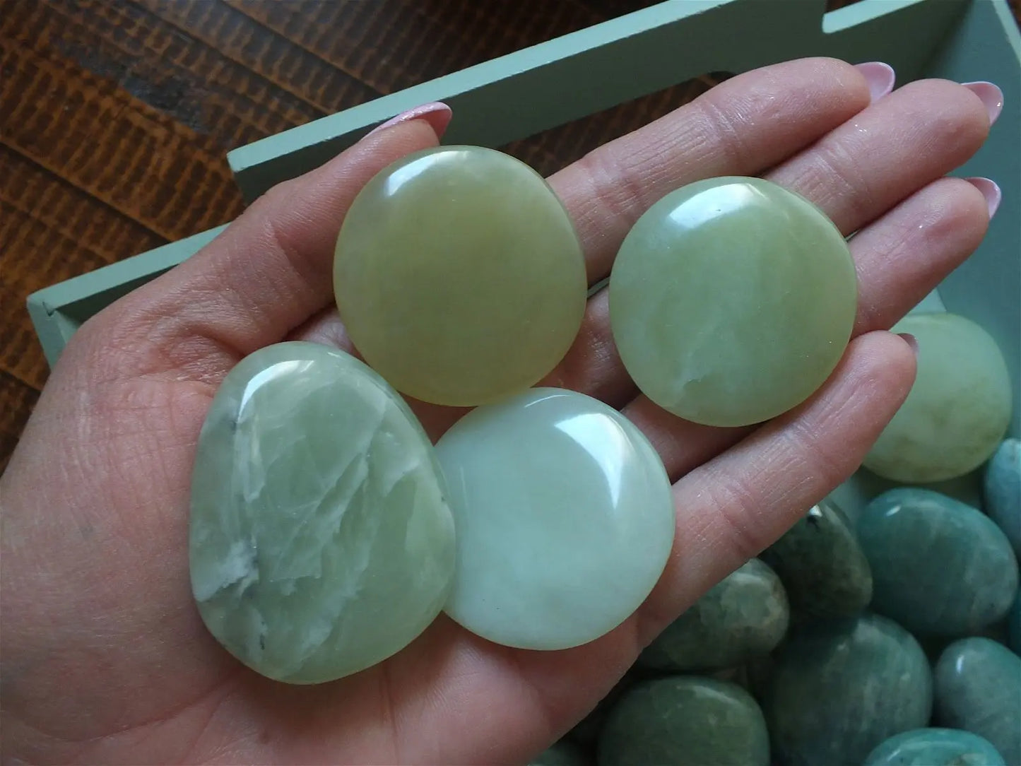 Galet plat de serpentine ou new jade - Aurore Lune