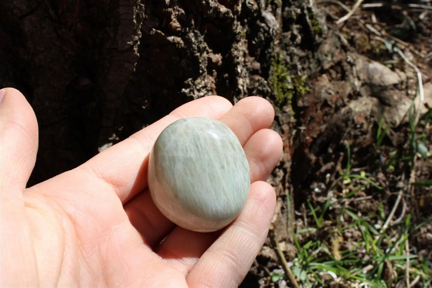 Galets feldspaths avec garniérite au choix menu déroulant - Aurore Lune