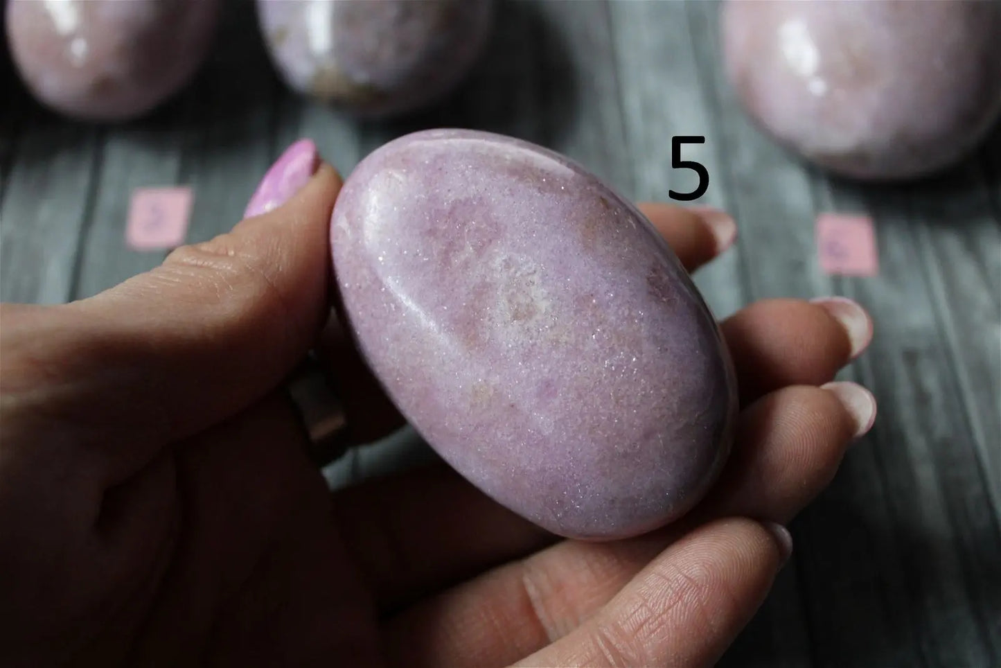 Grand galet de lépidolite tons roses AU CHOIX - Aurore Lune