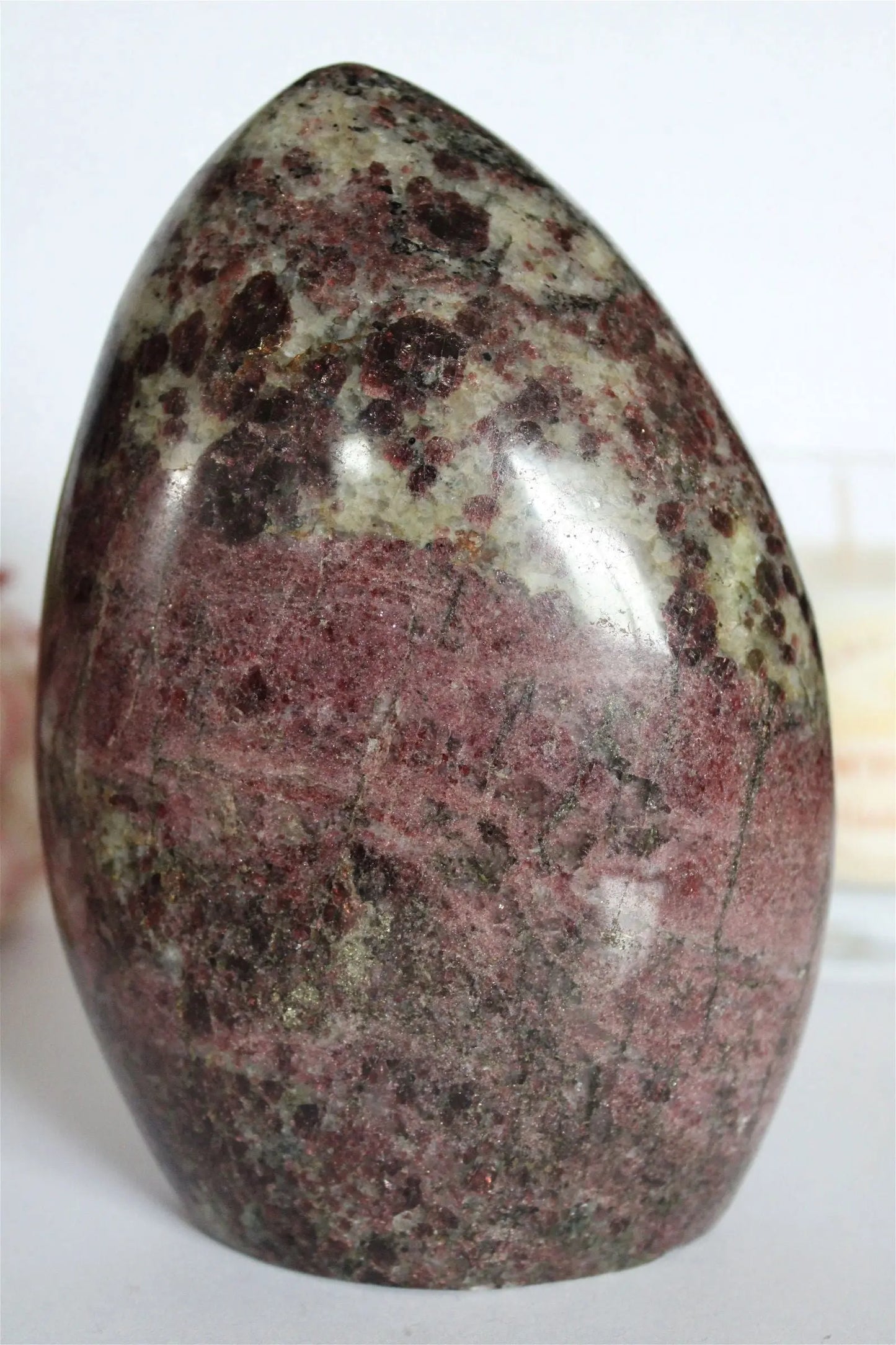 Grand grenat rubellite 15cm 1.538 kg environ RARE - Aurore Lune
