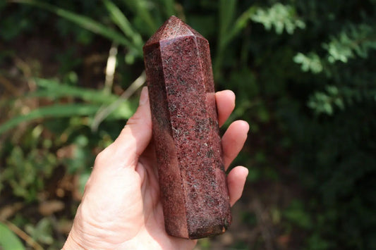 Grande pointe de grenat 15 cm 0.629 kg environ RARE - Aurore Lune