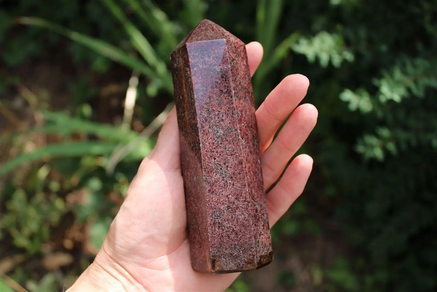 Grande pointe de grenat 15 cm 0.629 kg environ RARE - Aurore Lune