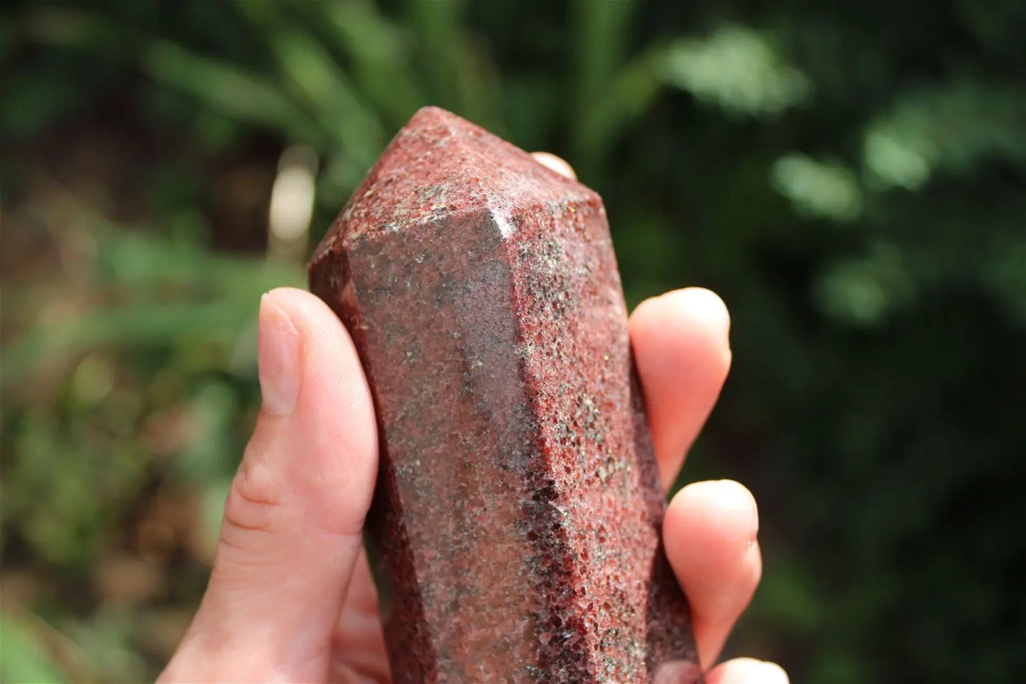 Grande pointe de grenat 15 cm 0.629 kg environ RARE - Aurore Lune