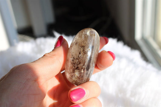 Gros galet de cristal de roche - Aurore Lune