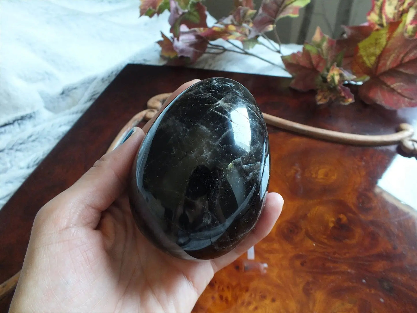 Gros oeuf en quartz morion avec support - Aurore Lune