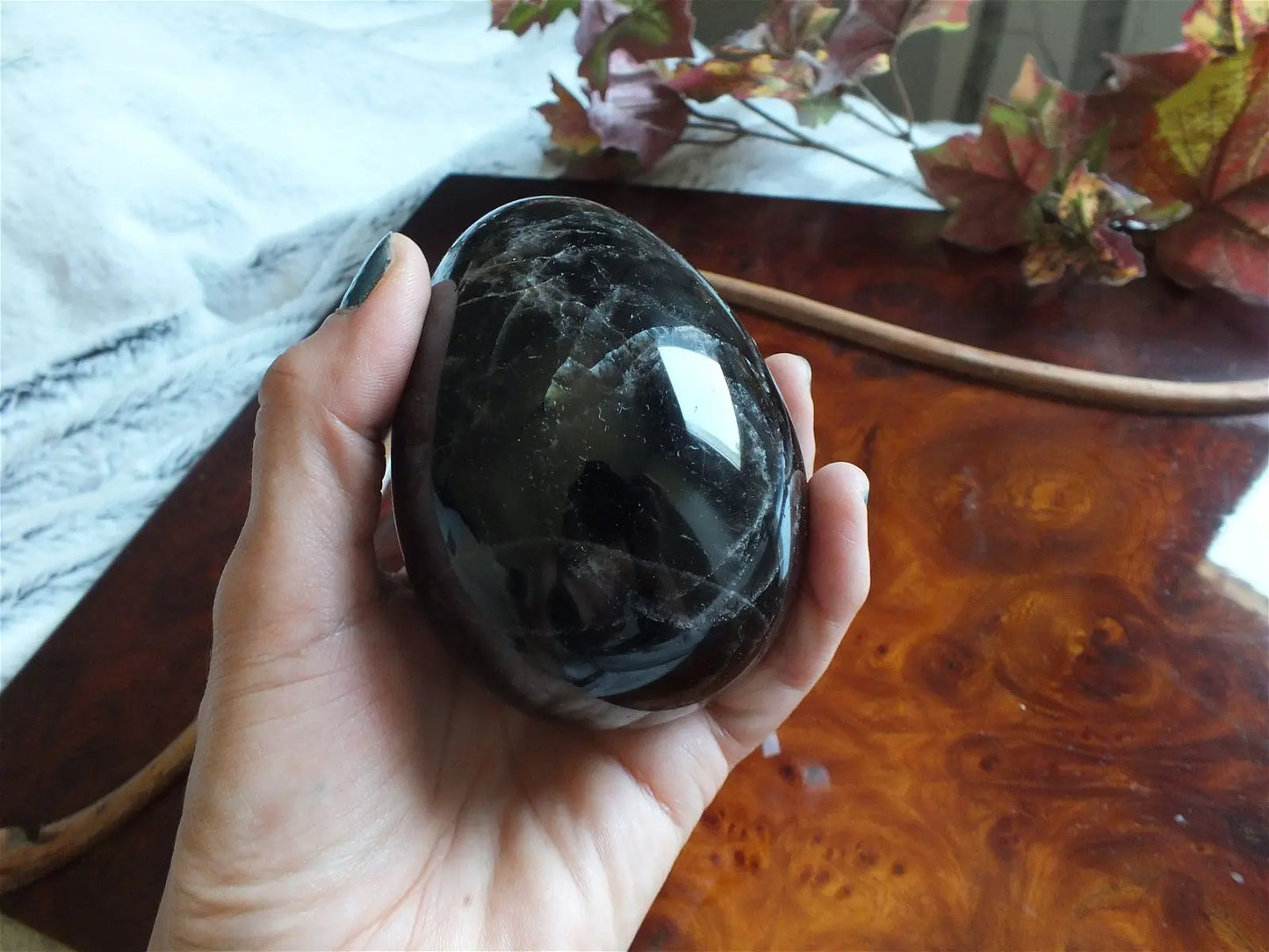 Gros oeuf en quartz morion avec support - Aurore Lune