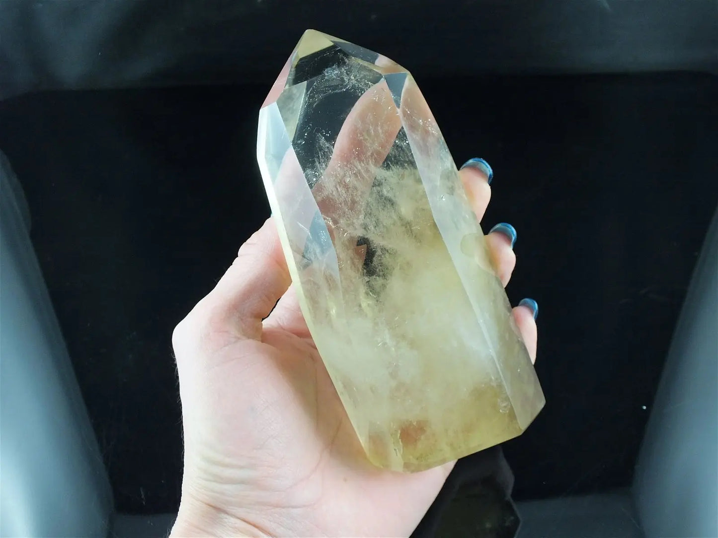 Grosse Pointe de citrine 616 grammes - Aurore Lune