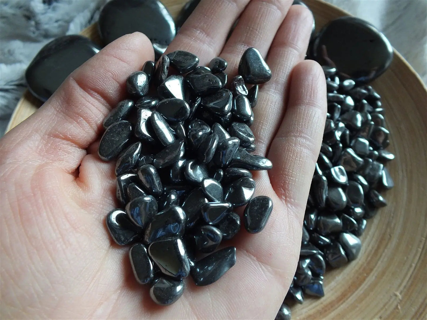 Hématite pierre roulée taille grain de café - Aurore Lune