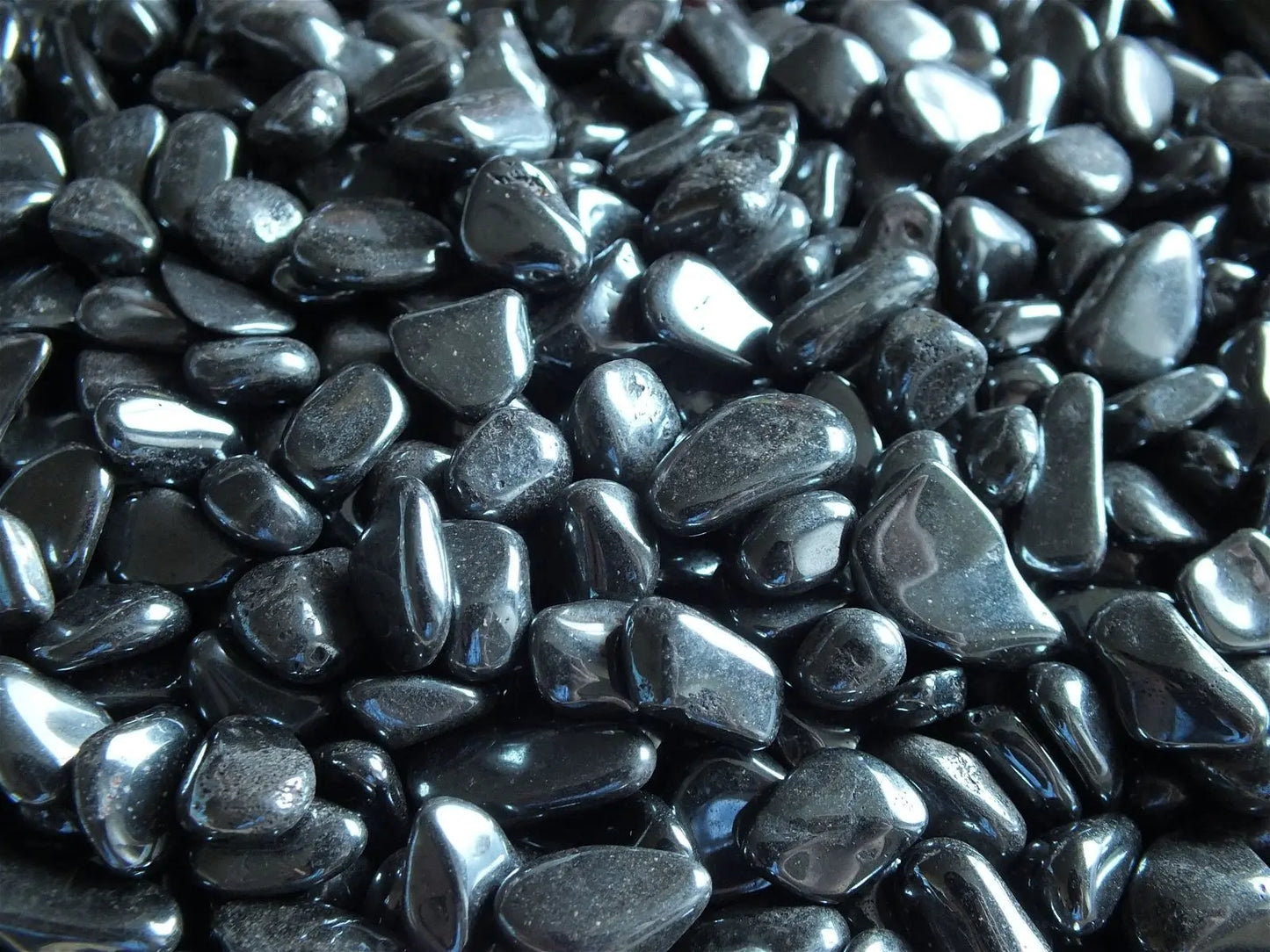 Hématite pierre roulée taille grain de café - Aurore Lune