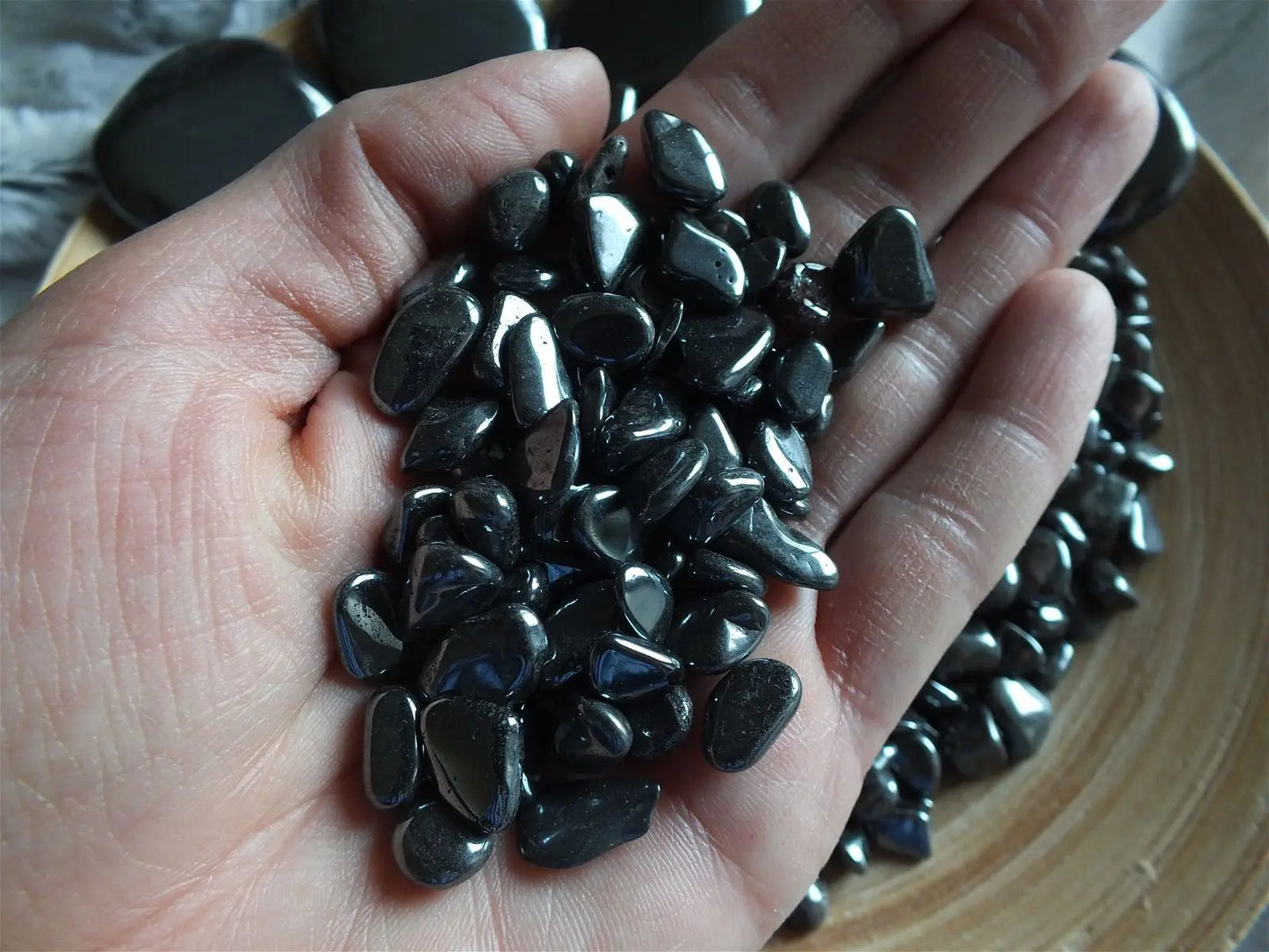 Hématite pierre roulée taille grain de café - Aurore Lune