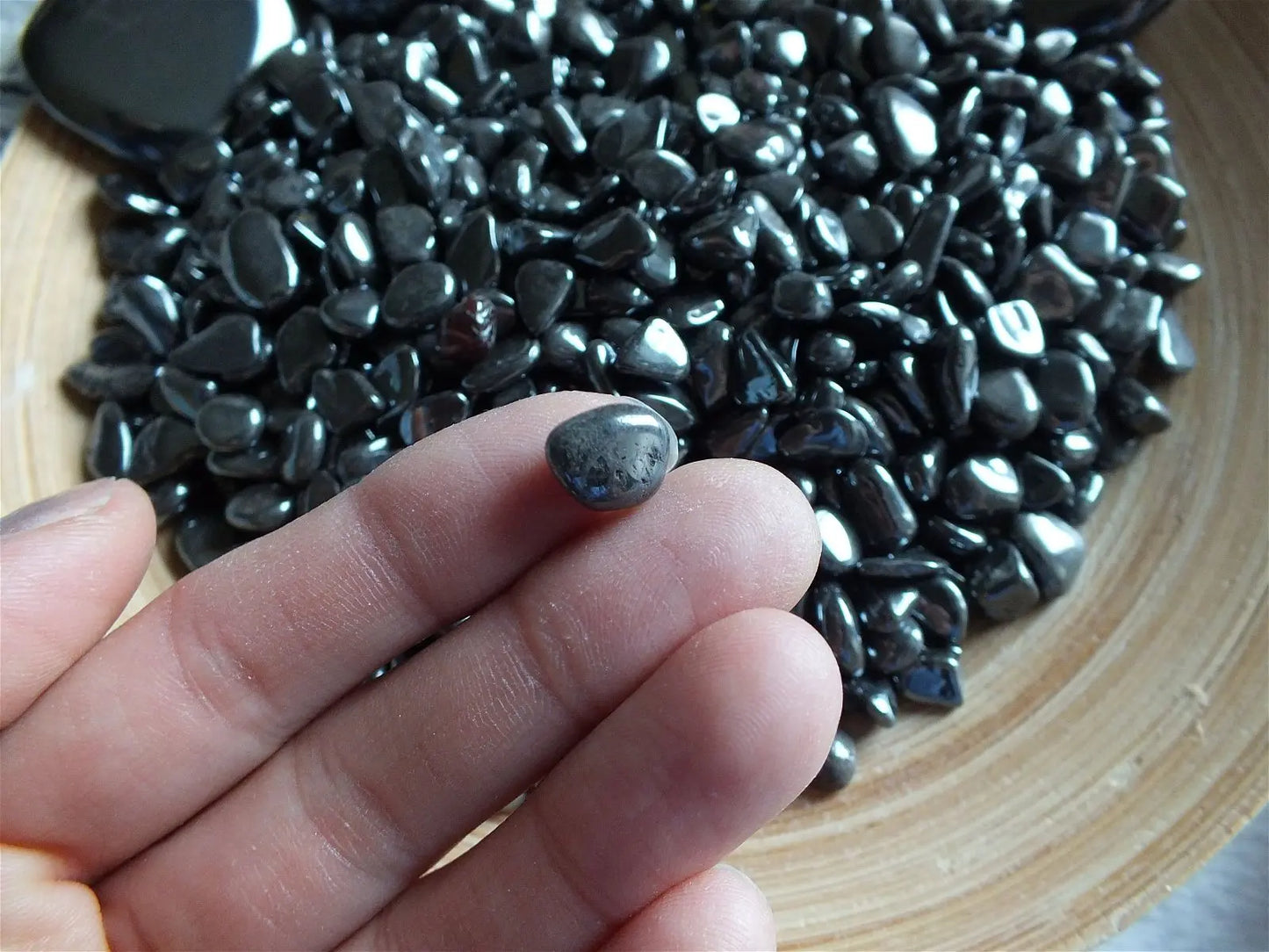 Hématite pierre roulée taille grain de café - Aurore Lune